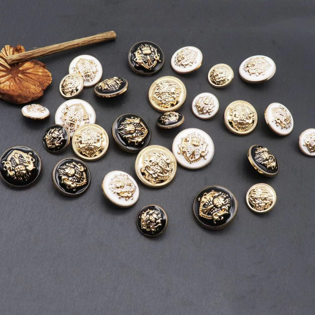 15 Different Types of Buttons for Clothes