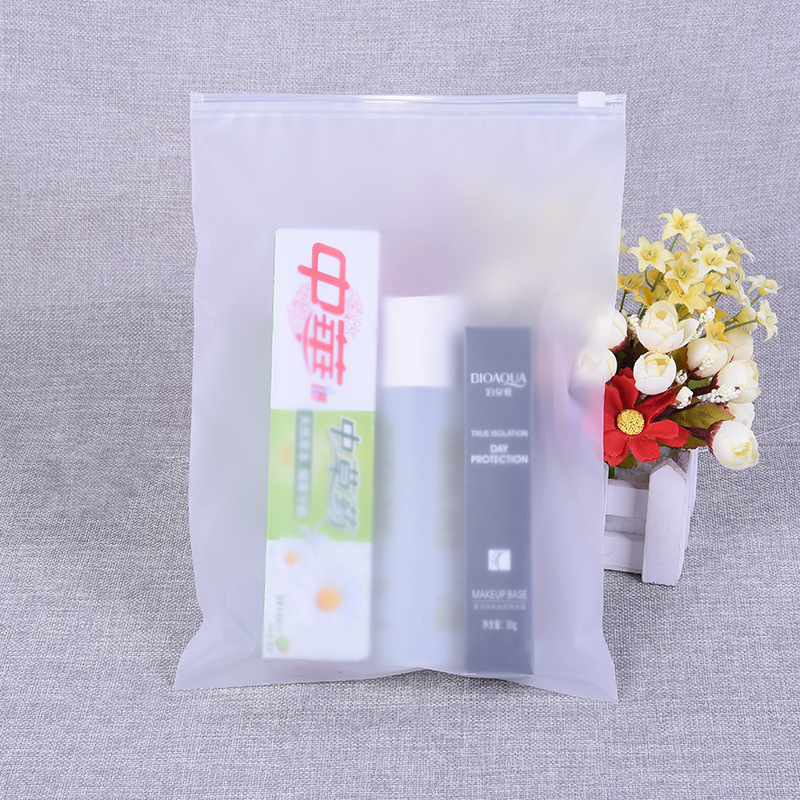 clear plastic zipper pouch